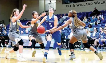  ?? Matthew Christense­n/JBU Sports Informatio­n ?? Oklahoma City’s Daniela Galindo splits a trio of Science and Arts defenders on her way to the basket Saturday in the Sooner Athletic Conference Tournament championsh­ip game at Bill George Arena. Galindo, the 2017-18 SAC Player of the Year, scored a...