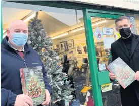  ?? Amber Corns ?? ●● Fran of Townfield Mobility with Hyndburn Council leader Miles Parkinson holding copies of the magazine which was delivered to all 36,406 households in the borough.