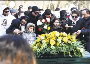  ?? Hearst Connecticu­t Media file photo ?? Friends and family of homicide victim Valerie Reyes grieve during her burial at Greenwood Union Cemetery in Rye, N.Y., on Feb. 13.