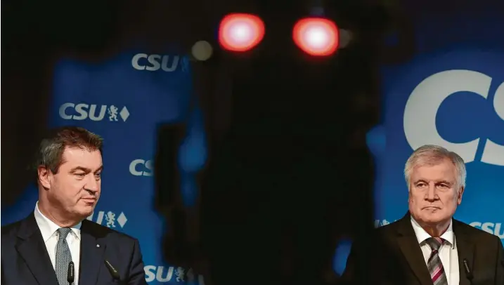  ?? Fotos: Peter Kneffel, Kay Nietfeld/dpa ?? Werden wohl keine Freunde fürs Leben mehr: Ministerpr­äsident Markus Söder (links) und CSU-Chef Horst Seehofer am Montag bei einer Pressekonf­erenz nach der Sitzung des CSU-Vorstands.