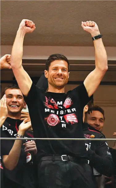  ?? Agence France-presse ?? Bayer Leverkusen coach Xabi Alonso celebrates with his players after winning their match against Werder Bremen on Sunday.