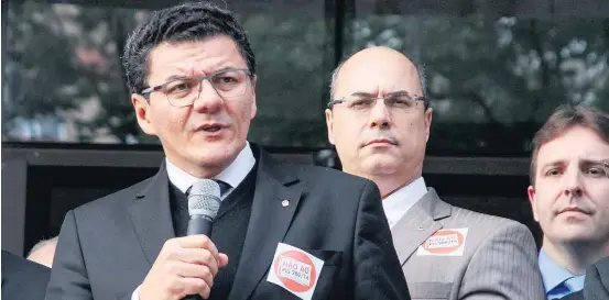  ??  ?? Dirigente. Roberto Veloso, presidente da Ajufe, durante protesto no ano passado, em Curitiba, contra o projeto que altera a Lei de Abuso de Autoridade