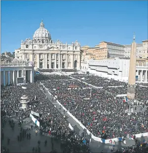  ?? CEDOC PERFIL ?? EN PIE. El Vaticano no quiere hablar sobre la cuestión de género.