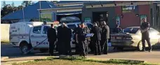  ?? PHOTO: 7 NEWS TOOWOOMBA ?? PUB FIGHT: Detectives at the Bernboroug­h Tavern where Oakey man Calvin Smith, 82, died after an alleged fight.