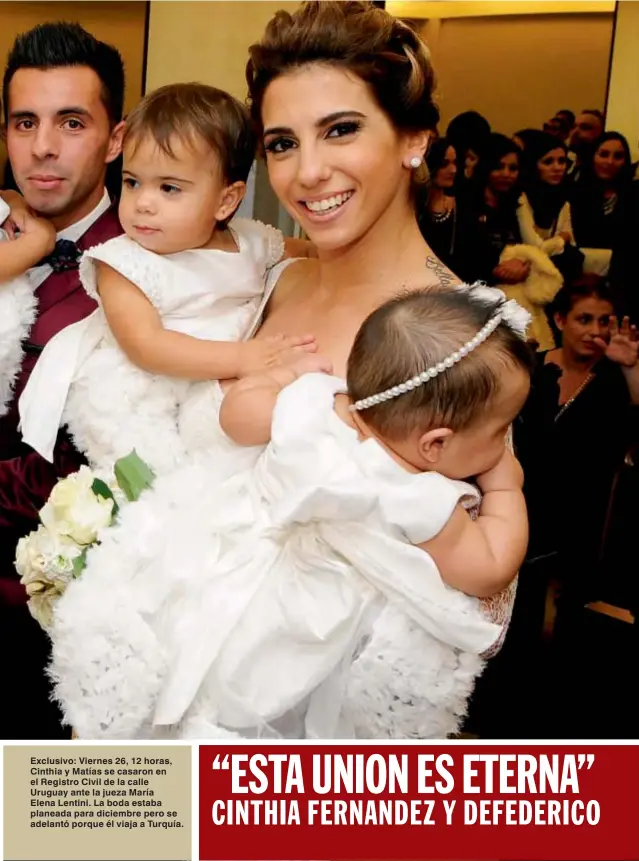  ??  ?? Exclusivo: Viernes 26, 12 horas, Cinthia y Matías se casaron en el Registro Civil de la calle Uruguay ante la jueza María Elena Lentini. La boda estaba planeada para diciembre pero se adelantó porque él viaja a Turquía.