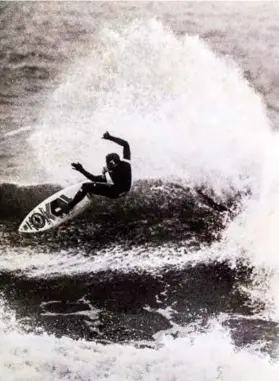  ??  ?? ABOVE: Undoubtabl­y the most powerful surfer to ever grace a board on NZ waves. Photo: Spence INSET PORTRAIT: The sunglasses say it all “Legend”