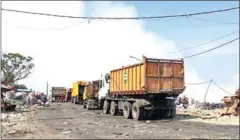  ?? ALESSANDRO MARAZZI SASSOON ?? A large plume of smoke rises from the Dangkao landfill in Phnom Penh in March. On Friday the Ministry of Environmen­t said the city’s air pollution situation is ‘not serious’.