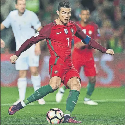  ?? FOTO: EFE ?? Ni con el Real Madrid ni con Portugal La suerte del penalti parece haberle dado la espalda a Cristiano Ronaldo en los últimos meses