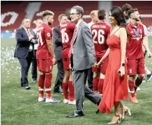  ?? CARL RECINE Reuters ?? LIVERPOOL and Red Sox owner John W. Henry with his wife Linda Pizzuti Henry on the pitch after Liverpool won the Champions League Final. |