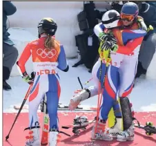  ?? (Photo AFP) ?? Raté ! Championne du monde , la France (ici Baud-Mugnier, Worley et Pinturault) a terminé au pied du podium de l’épreuve par équipes de ski qui faisait son entrée aux JO d’hiver.