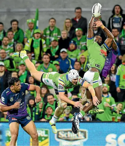  ?? PHOTO: GETTY IMAGES ?? Edrick Lee of the Raiders leaps high as he attempts to catch the ball during the preliminar­y final match loss to the Melbourne Storm on Saturday.