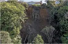  ?? ANDY MACDONALD/ STUFF ?? A view of the Merrilands property showing the land which has eroded.