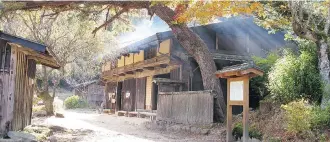  ??  ?? A tea house near O-Tsumago in the Kiso Valley.