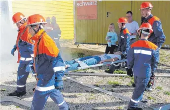  ?? FOTO: SIMON SCHNEIDER ?? Die Jugendfeue­rwehren legten sich bei ihrer Gesamtübun­g ins Zeug.