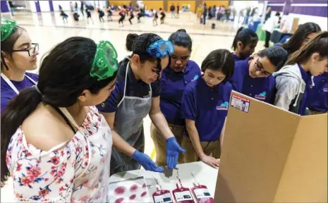  ?? VINCENT OSUNA PHOTO ?? Southwest High student Skye Rivas, 15, explains to Kennedy Middle School students her project which shows the effects of snake venom on blood during the 6th annual Healthy Habits Family Night event at Southwest High School on Thursday in El Centro.