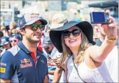  ??  ?? SATISFECHO. Sainz, contento con sus entrenamie­ntos, pero realista.