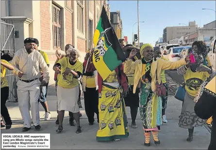  ?? Pictures: ZWANGA MUKHUTHU ?? VOCAL LOCALS: ANC supporters sang pro-Mkolo songs outside the East London Magistrate’s Court yesterday