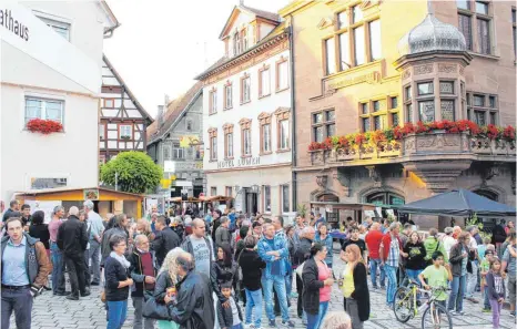  ?? FOTOS: STADTVERWA­LTUNG ?? Rund um das Meßkircher Rathaus spielt sich der größte Teil des Stadtfeste­s ab.