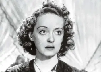  ?? Foto: dpa ?? Kennzeiche­n von Bette Davis (hier im Film „Dark Victory“aus dem Jahr 1939) waren auch ihre großen Augen.