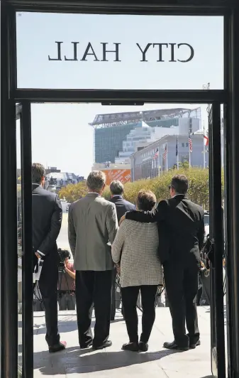  ?? Liz Hafalia / The Chronicle ?? The Steinle family gathers on the steps of San Francisco City Hall to announce that they’re holding the city and the federal government liable in the killing of Kathryn Steinle.