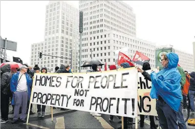  ??  ?? Protesta contra els preus dels lloguers l’abril de l’any passat a Berlín.