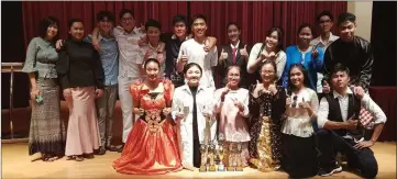  ??  ?? Members of RRSS drama group gather for a photo-call on stage after winning Miri Division Komsas Drama Competitio­n 2018.