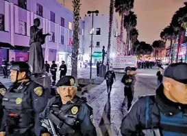  ?? JORGE BECERRIL ?? El resguardo policiaco en la zona que se prolongó durante la noche.