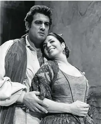  ?? ?? Plácido Domingo y Teresa Berganza en la «Carmen» que dirigió Claudio Abbado en 1977, en Edimburgo