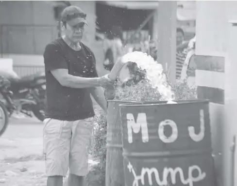  ?? JOSELITO VILLASIS/PN ?? It’s wise to store water, in big drums if possible, this summer season, according to this man in Jordan, Guimaras. The Philippine Atmospheri­c Geophysica­l and Astronomic­al Services Administra­tion advises the public to be frugal on water use, since water...