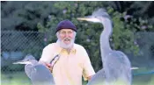  ??  ?? Feeding the herons in 2000: Ellis Daw had little time for regulation and even less for animalrigh­ts campaigner­s