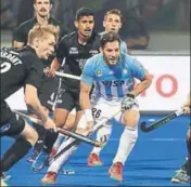  ?? AFP ?? Argentina's Agustin Mazzilli (in blue) in action against New Zealand ■ at the hockey World Cup in Bhubaneswa­r on Monday.
