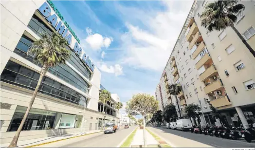  ?? LOURDES DE VICENTE ?? La avenida de Las Cortes de Cádiz. Por el centro irá, se supone, la segunda línea del tranvía metropolit­ano.