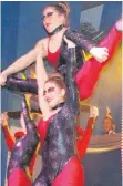 ??  ?? Ein internatio­nales Zirkusfest­ival zauberten die „Five Seasons“auf die Bühne und legten damit einen der besten Auftritte in der Prunksitzu­ng in Waldhausen hin.
