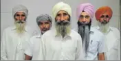  ?? PARDEEP PANDIT/HT ?? Victim Sukhwant’s husband Kulwant Singh (centre) with his relatives in Jalandhar on Tuesday.