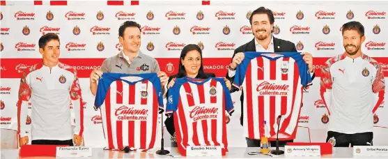  ?? FERNANDO CARRANZA ?? En el anuncio también se presentó la nueva playera y a Caliente.mx como su patrocinad­or.