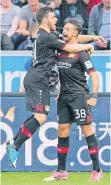  ?? FOTO: DPA ?? Zwei Torschütze­n: Bayers Kevin Volland (li.) und Karim Bellarabi.