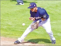  ?? / FOR THE JOURNAL SENTINEL ?? Second baseman Colin Walsh, starting Thursday in place of Scooter Gennett, fields a ground ball in the Brewers’ victory over the Cubs.