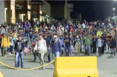  ?? FOTOS: LA PRENSA ?? MIGRACIÓN. Caravana migrante sale de la Central Metropolit­ana de Buses en enero de 2024.