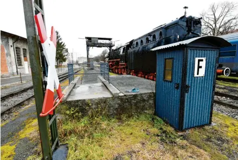  ?? Foto: Silvio Wyszengrad ?? Der Augsburger Bahnpark startet mit Verspätung in die Sommersais­on. Wegen der Corona-Pandemie verschiebt sich die Eröffnung des Eisenbahn-Schaugelän­des auf August. Für die Fahrten mit der Ammersee-Dampfbahn gibt es ebenfalls einen neuen Zeitplan.