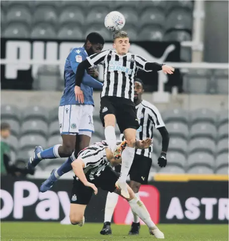  ??  ?? Newcastle Under-23s’ Thomas Allan battles for the ball with Macclesfie­ld’s Nathan Blissett last night. Picture by Tom Banks.