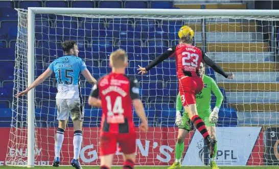  ??  ?? Lee-qualiser
Erwin scores to make it 1-1 with Ross County