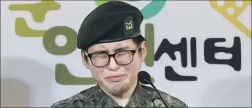  ?? Ahn Young-joon Associated Press ?? “I’M GOING to fight to the end, until the day I return to the army,” Byun Hui-su said at a news conference in Seoul. In dismissing her from the army, South Korea cited her “disability” after sex reassignme­nt surgery.