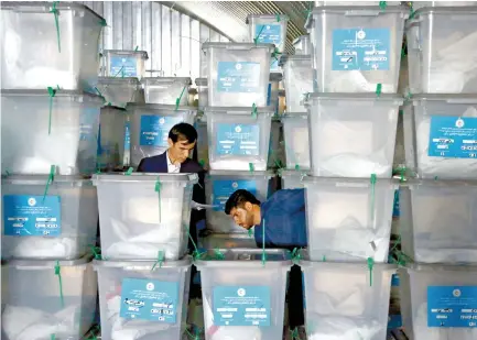  ?? AP-Yonhap ?? Afghan election workers stack ballot boxes at the warehouse of Afghanista­n’s Independen­t Election Commission in Kabul, Afghanista­n,