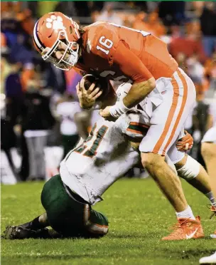  ?? KEN RUINARD USA TODAY ?? UM’s Bubba Bolden blocked two field goals, forced a fumble and single-handedly brought down quarterbac­k Trevor Lawrence during the Hurricanes’ loss to top-ranked Clemson last Saturday.