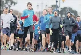  ?? Pictures: Chris Moorhouse (160319-13 & 6) ?? AND THEY’RE OFF The 288th Southsea parkrun gets under way. Right: Run director Dawn Aytoun