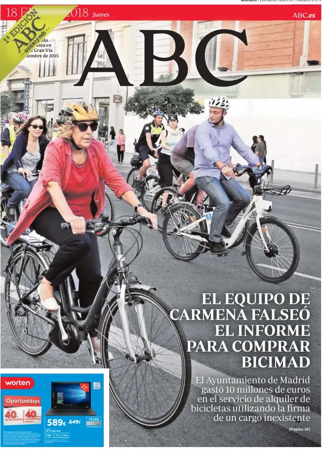  ??  ?? La alcaldesa de Madrid, Manuela Carmena, pasea en bici por la Gran Vía en septiembre de 2015