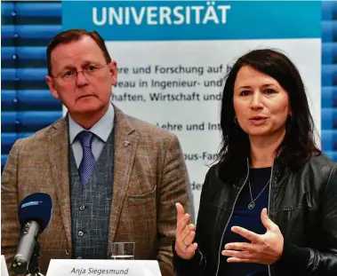  ?? FOTO: MARTIN SCHUTT/DPA ?? Umweltmini­sterin Anja Siegesmund (Grüne) und Ministerpr­äsident Bodo Ramelow (Linke) stellten das Projekt gestern in Erfurt vor.