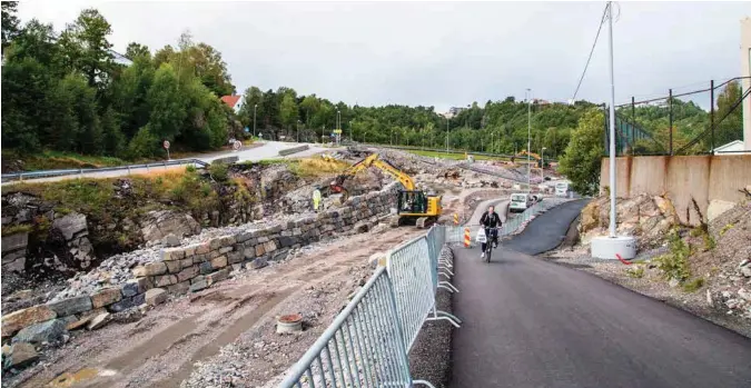  ?? FOTO: TORMOD FLEM VEGGE ?? Mens landsgjenn­omsnittet er på 5 prosent, sykler vi i Kristiansa­nd på 10 prosent av de daglige reisene våre, skriver innsendern­e. Bildet er fra byggingen av ny sykkeleksp­ressvei ved Glencore Nikkelverk.