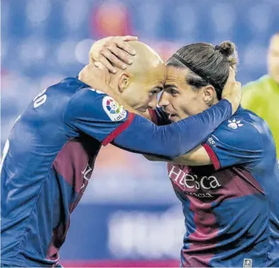  ?? LALIGA ?? Sandro y Seoane, protagonis­tas del último partido ante el Athletic, celebran un tanto.