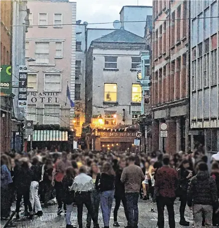  ??  ?? Worry: Hundreds of people were drinking on Dublin’s Dame Lane on Saturday night